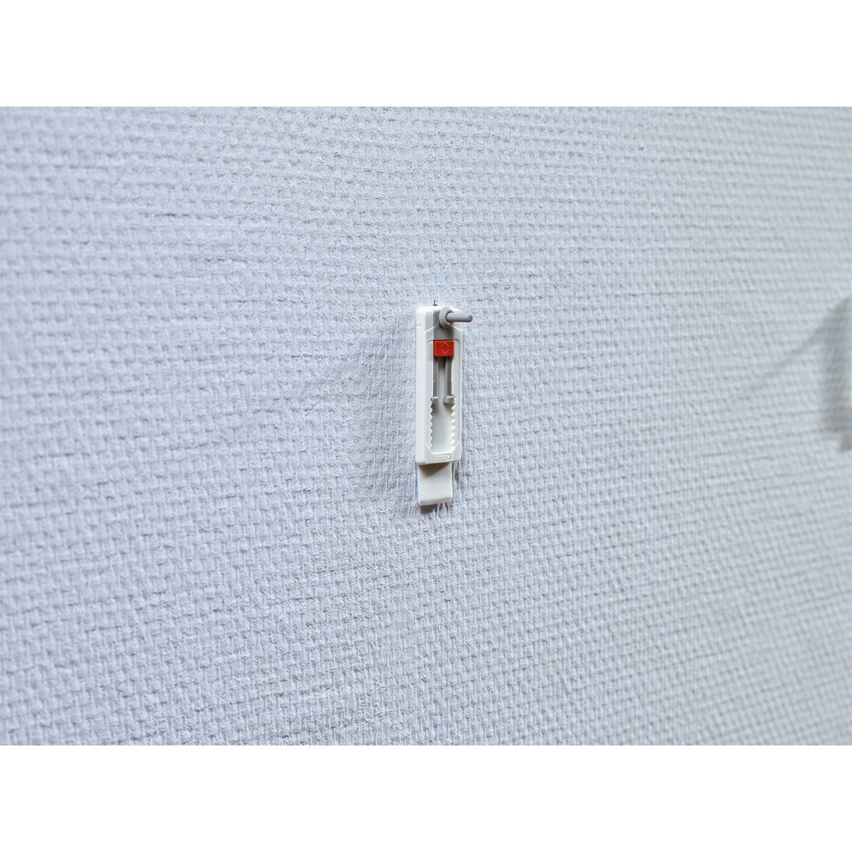 Tesa Klebeschraube für Tapete und Putz verstellbar 2 Stück Traglast 2 x 1 kg Bild 3