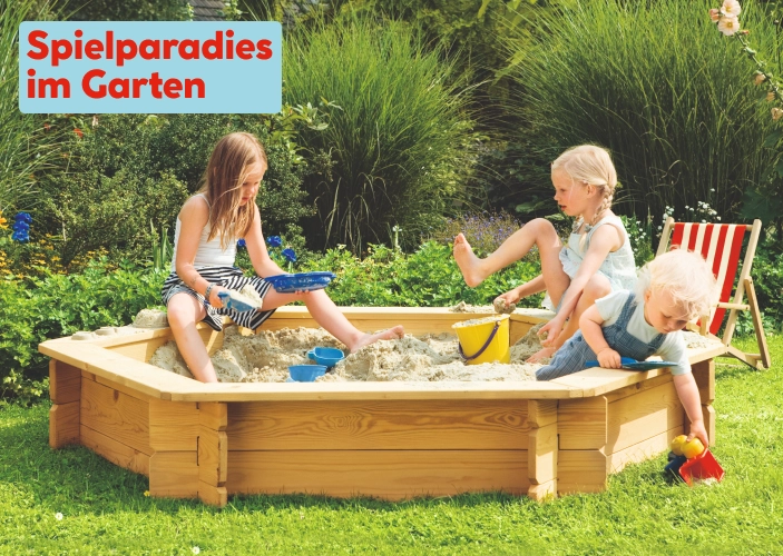 Kinder spielen im Sandkasten