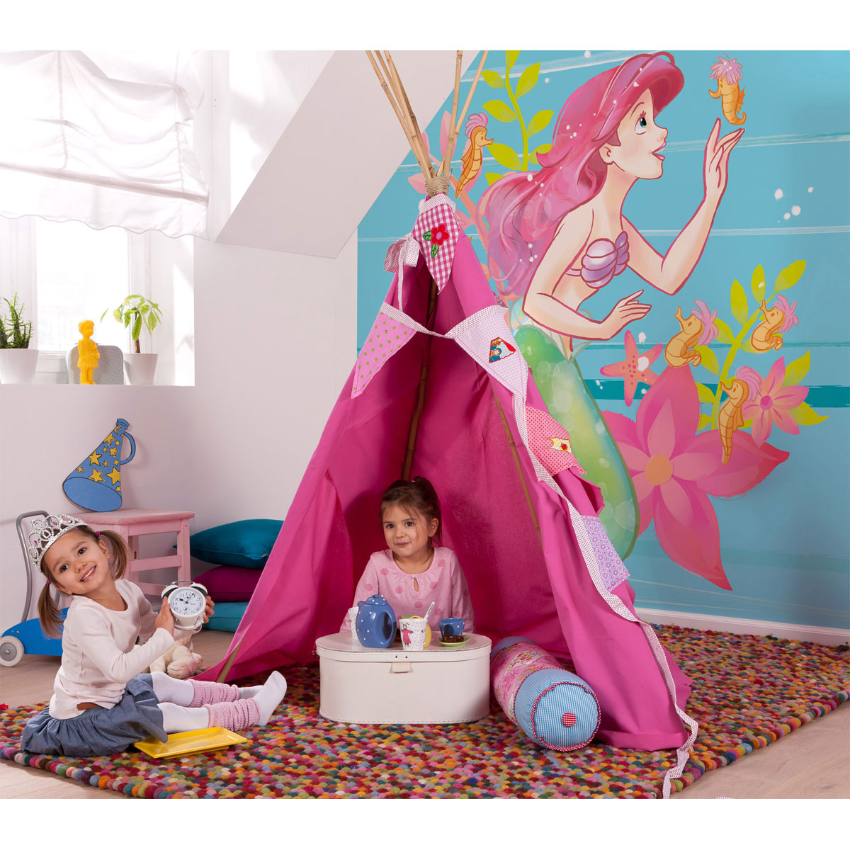 Komar  Vlies Fototapete Ariel Little Friends 250x250 cm Bild 1