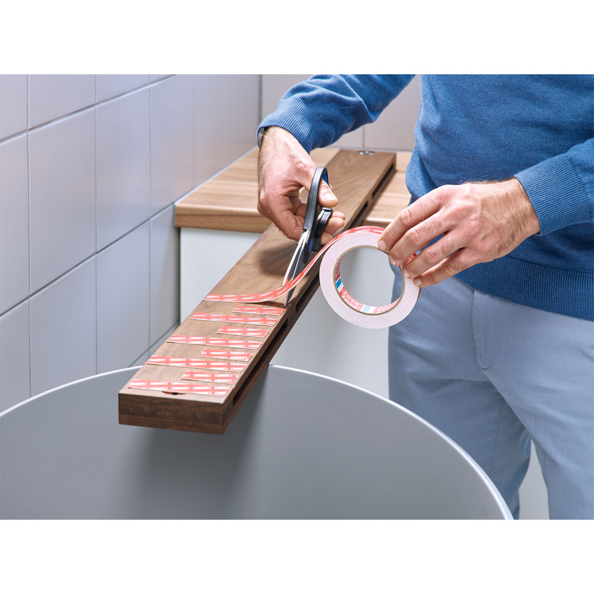 Tesa Montageband für Fliesen 5 m x 19 mm feuchtraumbeständig Bild 3