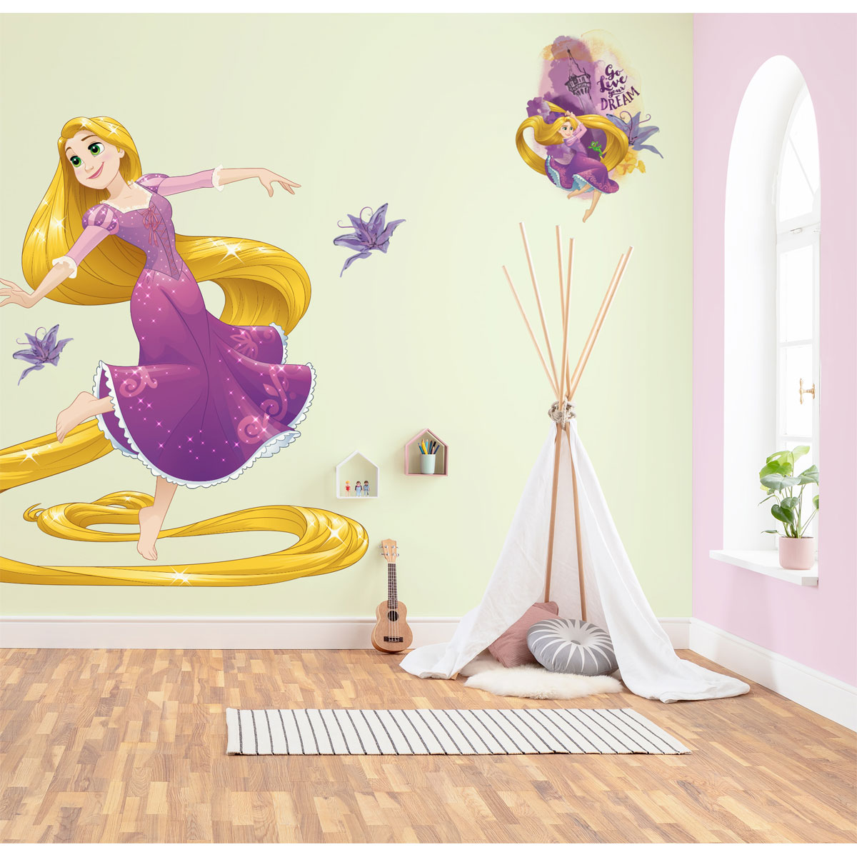 Komar  Selbstklebende Vlies Wandtattoo Rapunzel XXL 127x200 cm