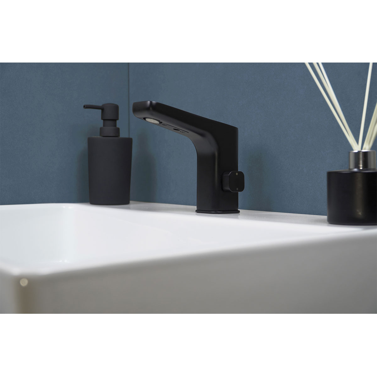 deante  Sensor Waschtischarmatur HIACYNT schwarz Bild 3