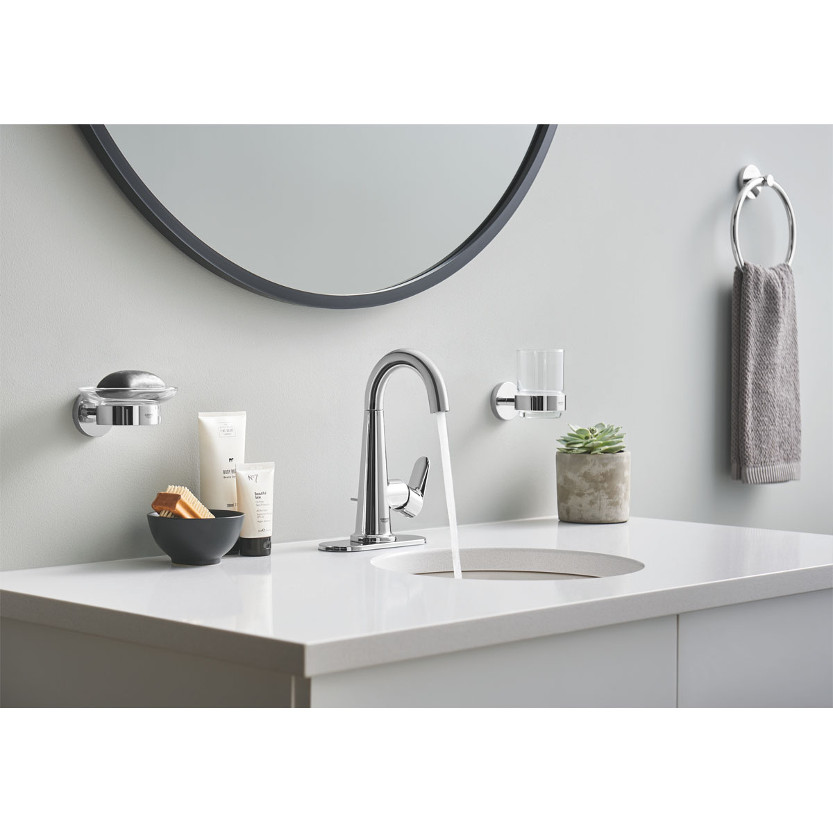 Grohe Halter mit Glas Essentials silber 10,6 x 9,9 cm Bild 4