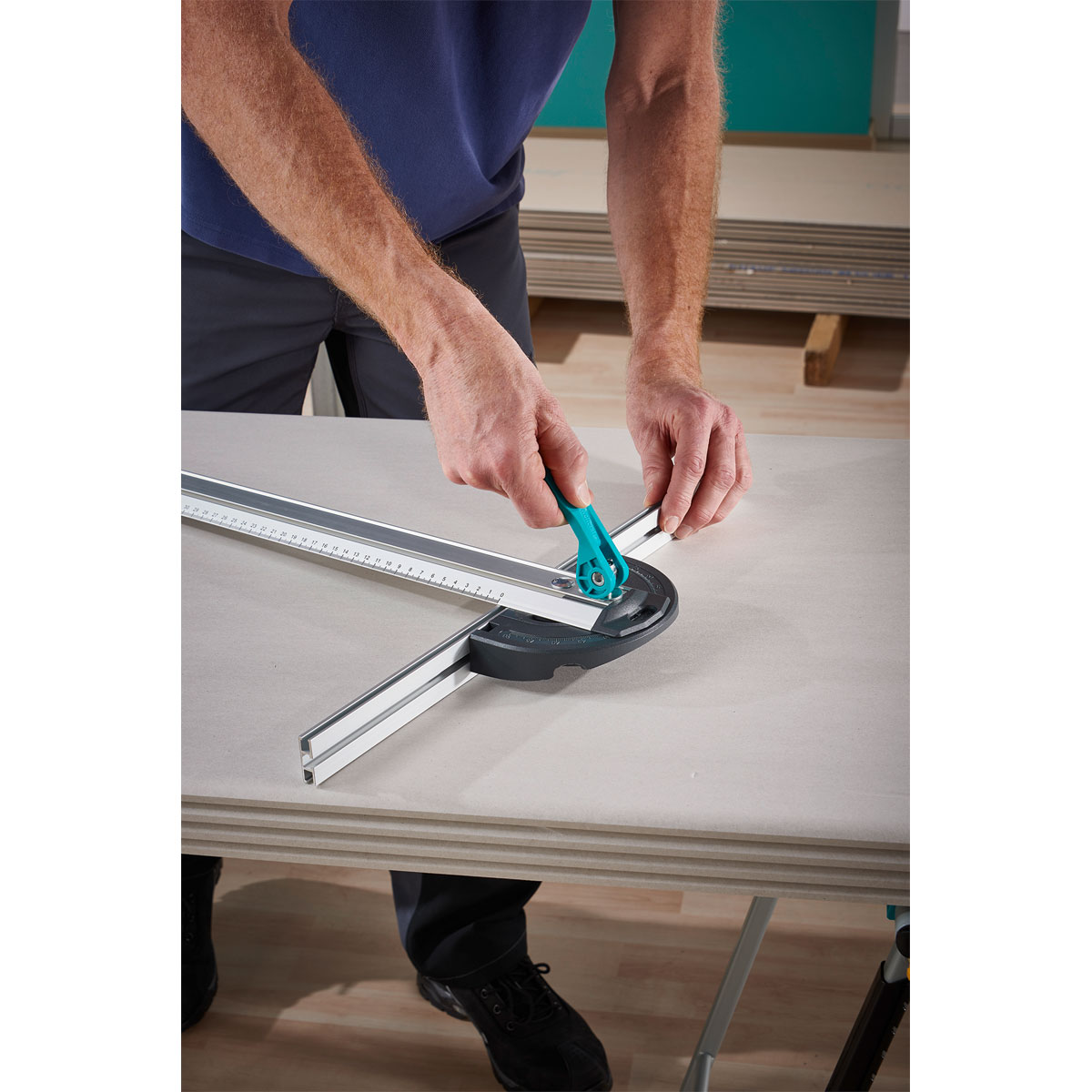 Wolfcraft  T-Schiene mit Parallelschneider Bild 11