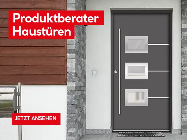 Eine moderne graue Haustür mit drei Fenstern, umgeben von Stein- und Holzwänden.