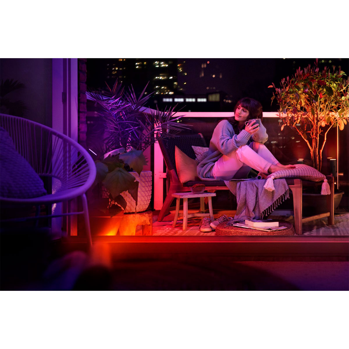 Philips Hue LED-Außenleuchte Lily 19,4 x 8,4 x 7 cm schwarz Bild 5